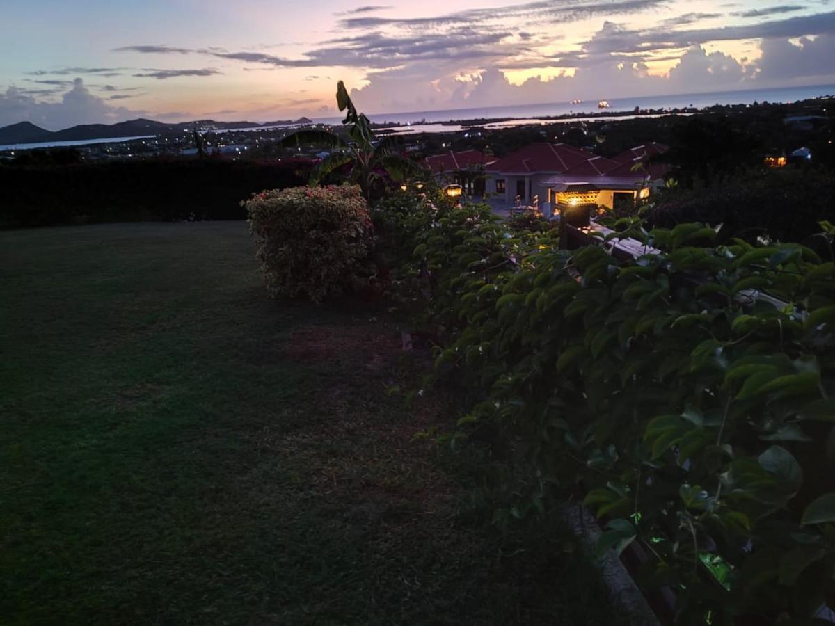 Holiday Home Belvedere Dickenson Bay エクステリア 写真