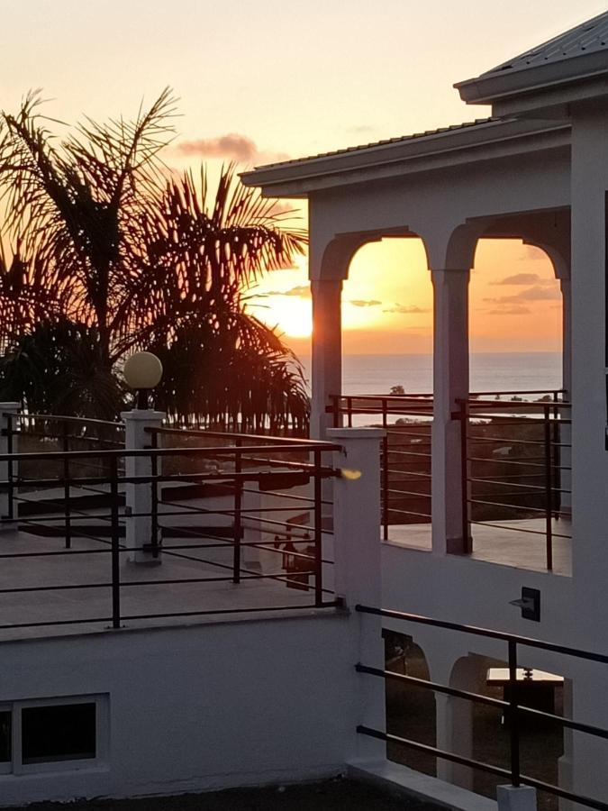 Holiday Home Belvedere Dickenson Bay エクステリア 写真