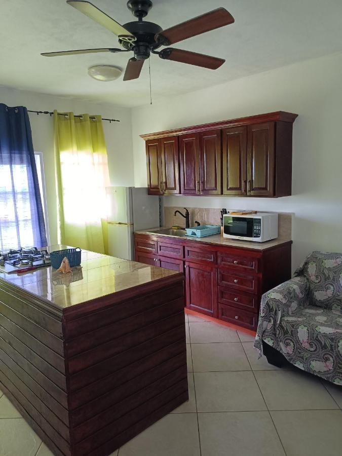 Holiday Home Belvedere Dickenson Bay 部屋 写真