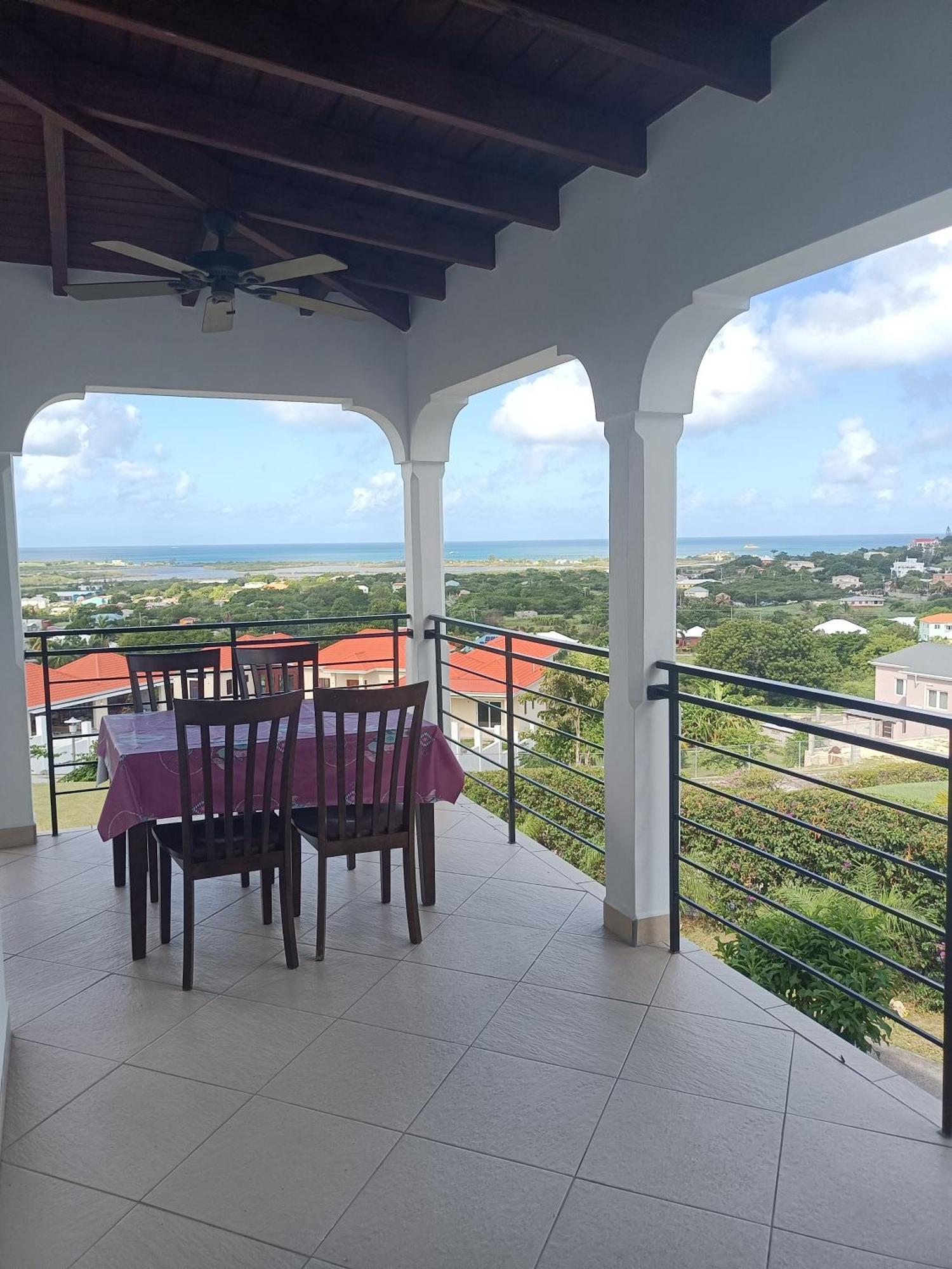 Holiday Home Belvedere Dickenson Bay 部屋 写真