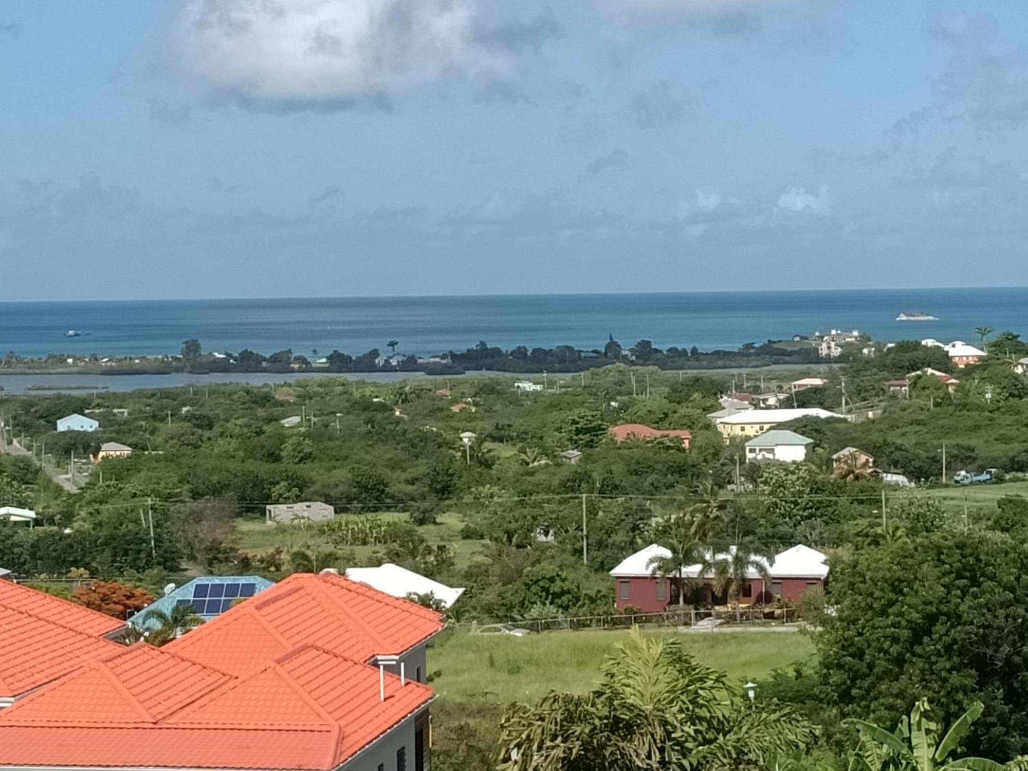Holiday Home Belvedere Dickenson Bay 部屋 写真