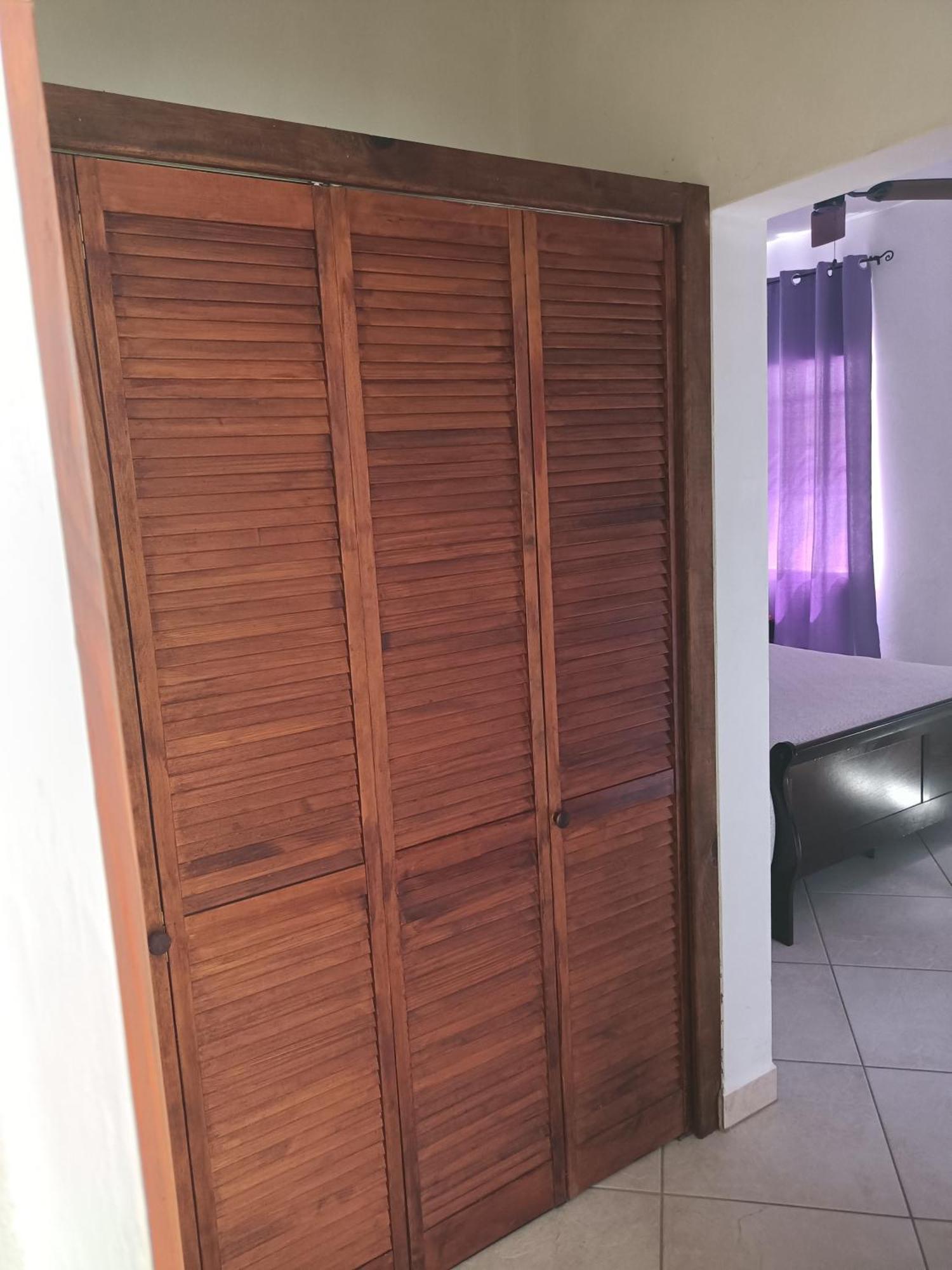 Holiday Home Belvedere Dickenson Bay 部屋 写真