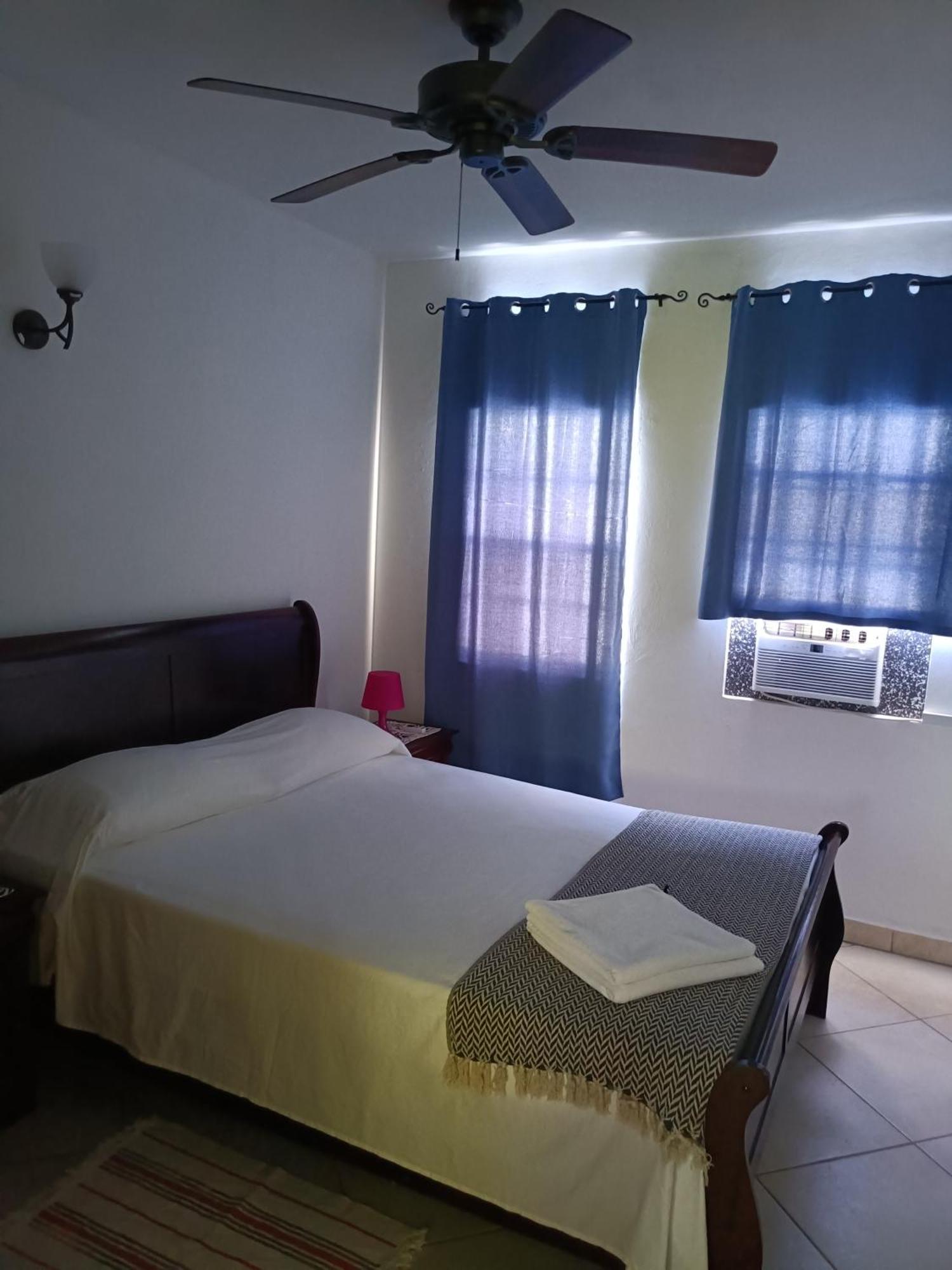 Holiday Home Belvedere Dickenson Bay 部屋 写真