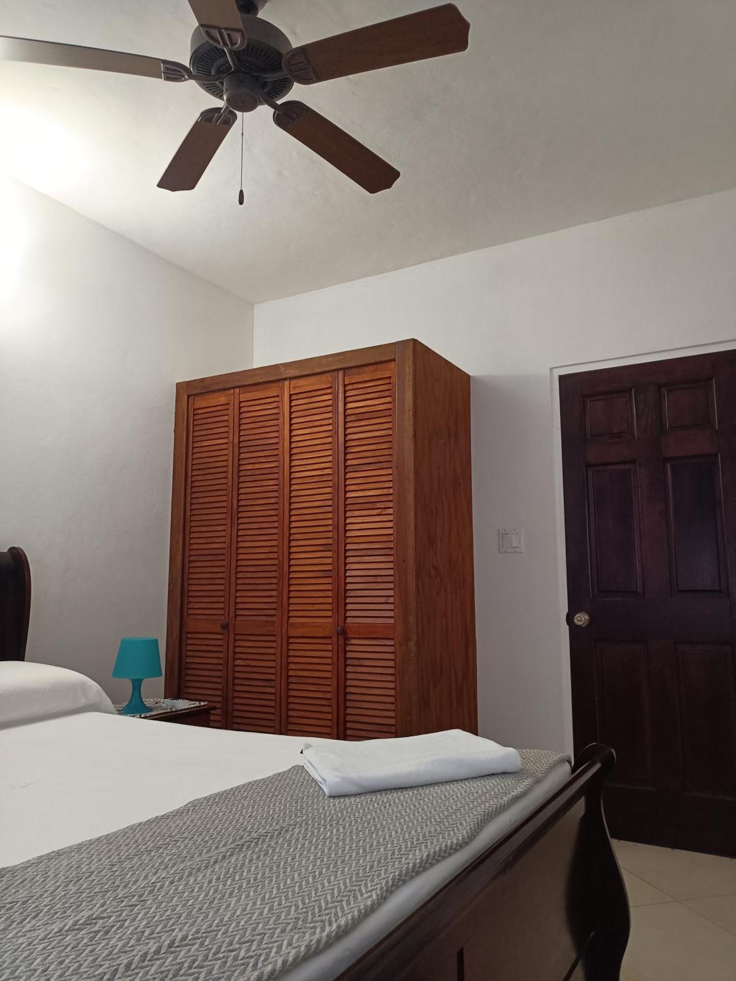 Holiday Home Belvedere Dickenson Bay 部屋 写真