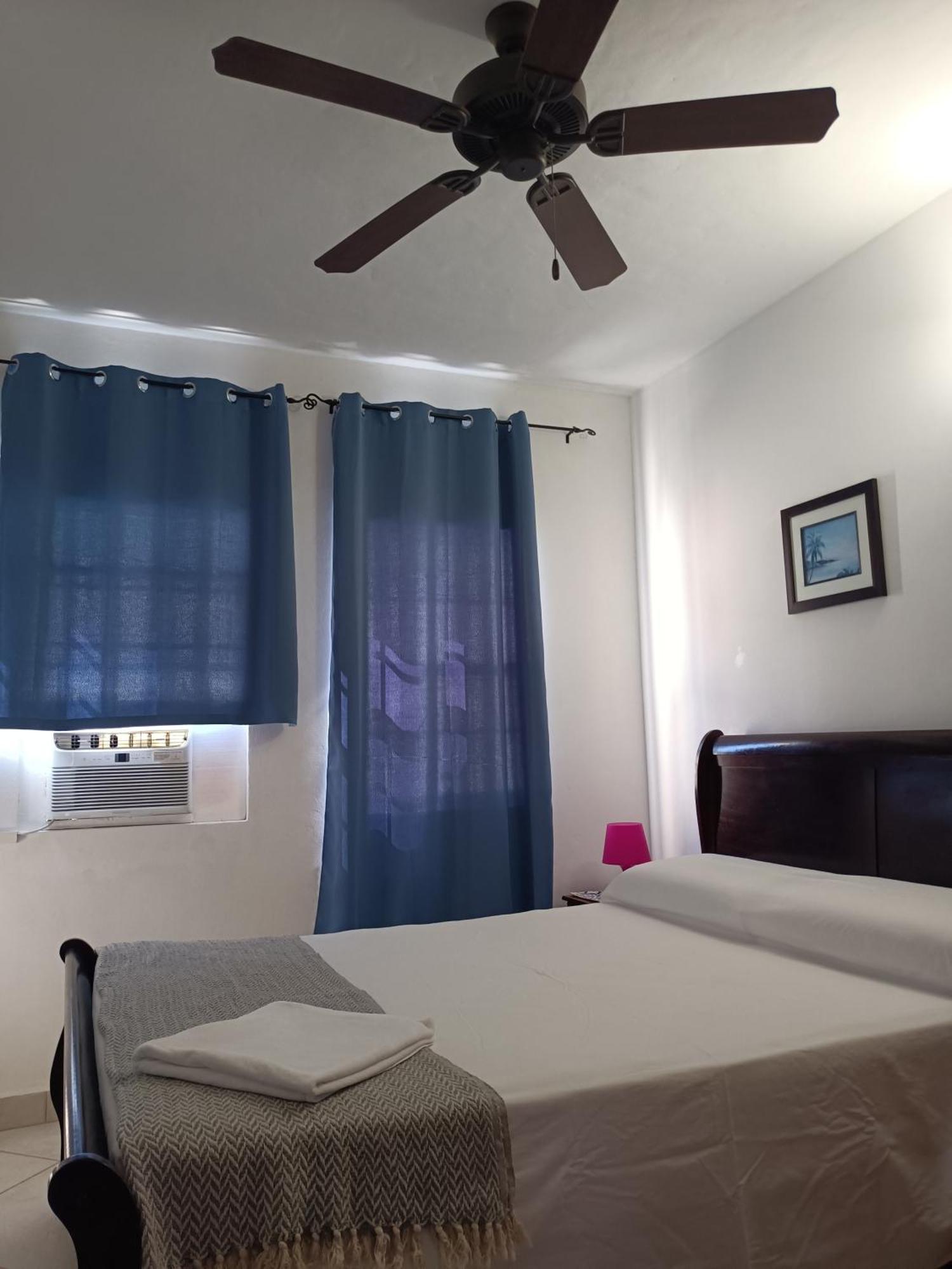 Holiday Home Belvedere Dickenson Bay 部屋 写真