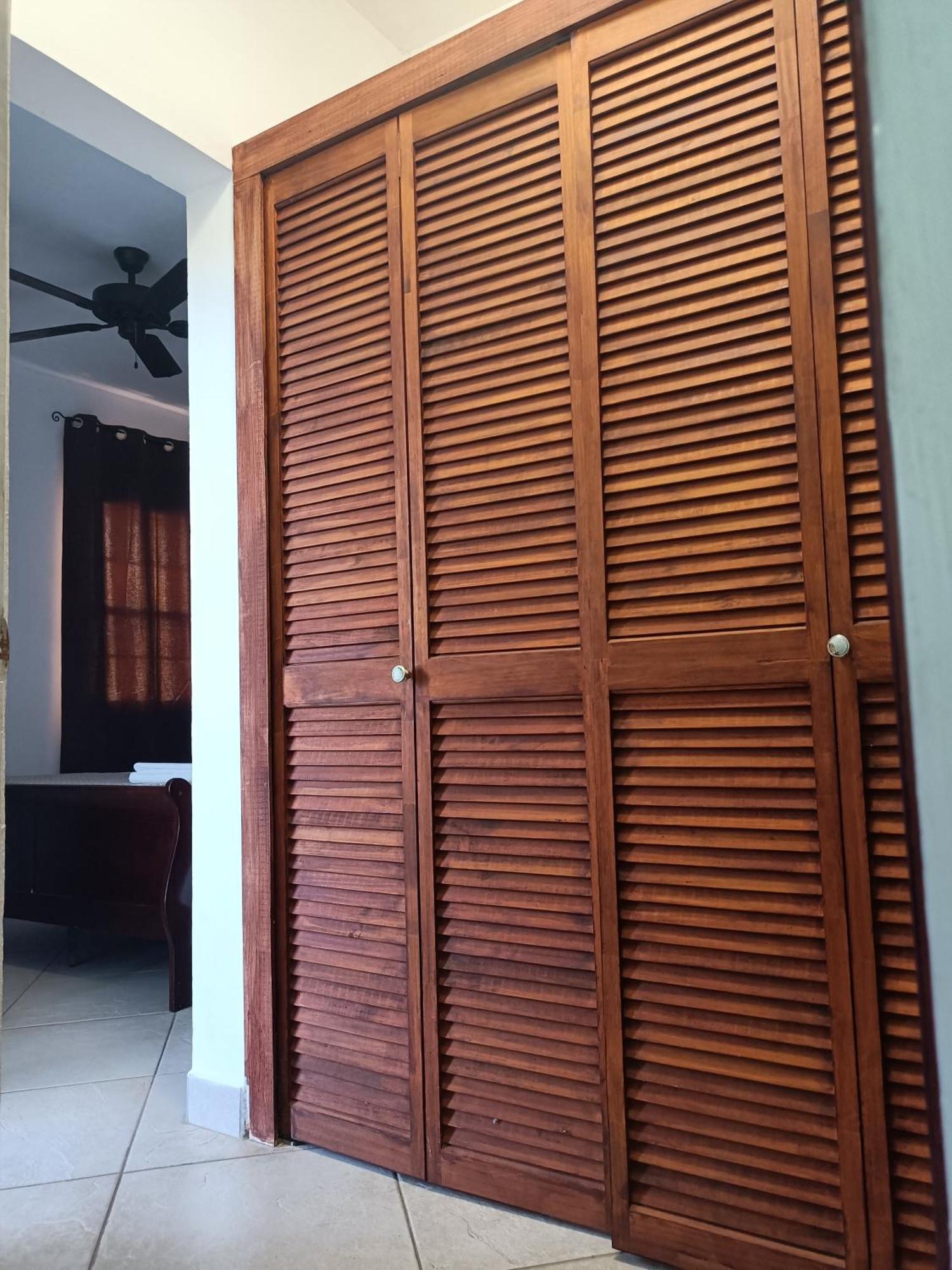 Holiday Home Belvedere Dickenson Bay 部屋 写真
