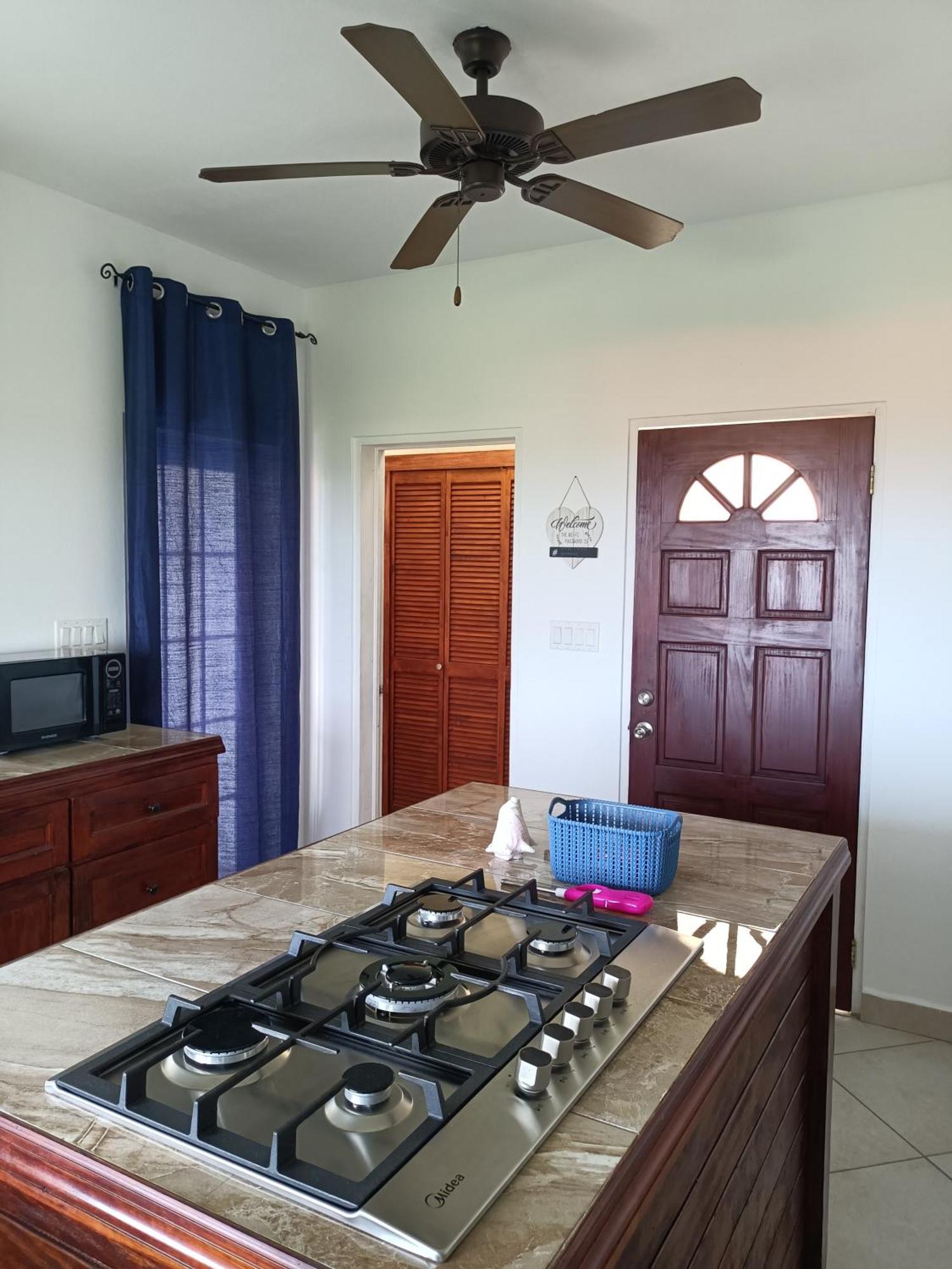 Holiday Home Belvedere Dickenson Bay 部屋 写真