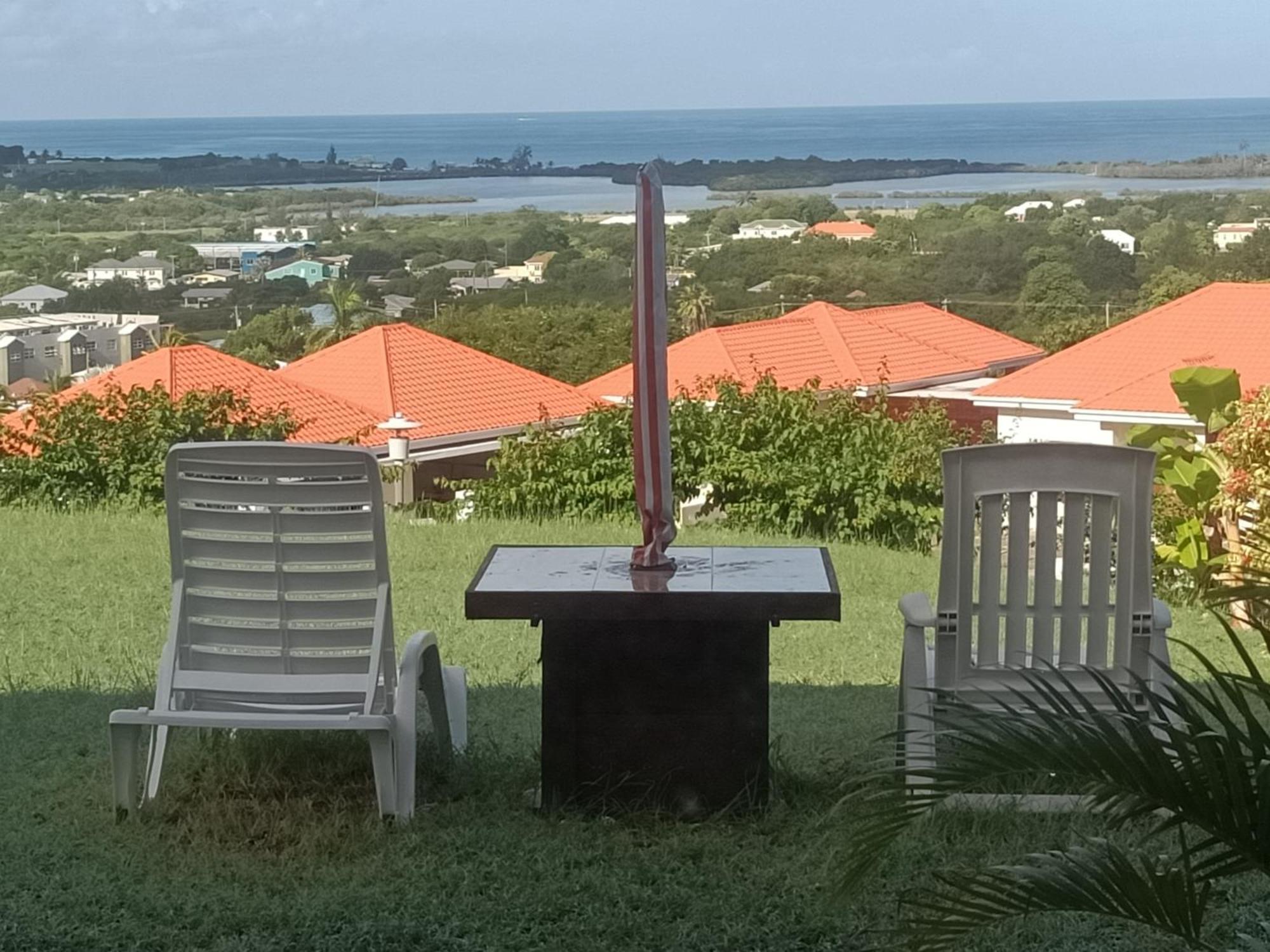 Holiday Home Belvedere Dickenson Bay 部屋 写真